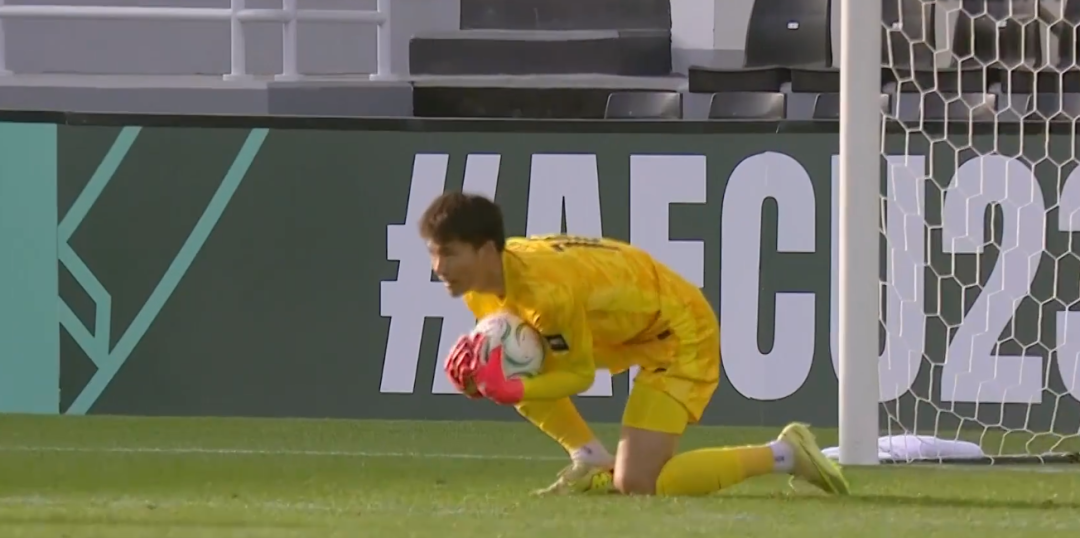 世界杯手机版官网-国足新长城？李昊U23亚洲杯3场零封 扑单刀+拒自家队友头槌“乌龙”